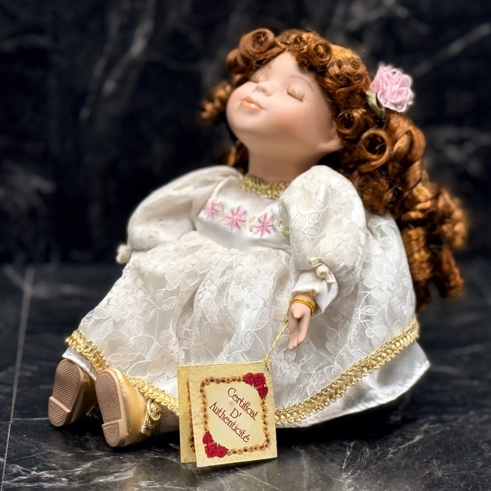 COLLECTOR’S CHOICE Porcelain Collectible Musical Doll